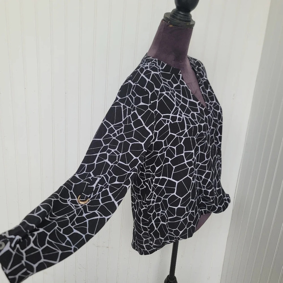 Jennifer Lopes Women’s Top Blouse Animal Print Black White Gold Print V-Neck M - Picture 11 of 16